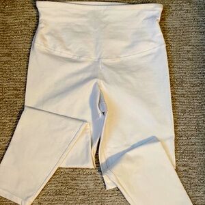Yummie Capri Leggings, White. Size S/P.